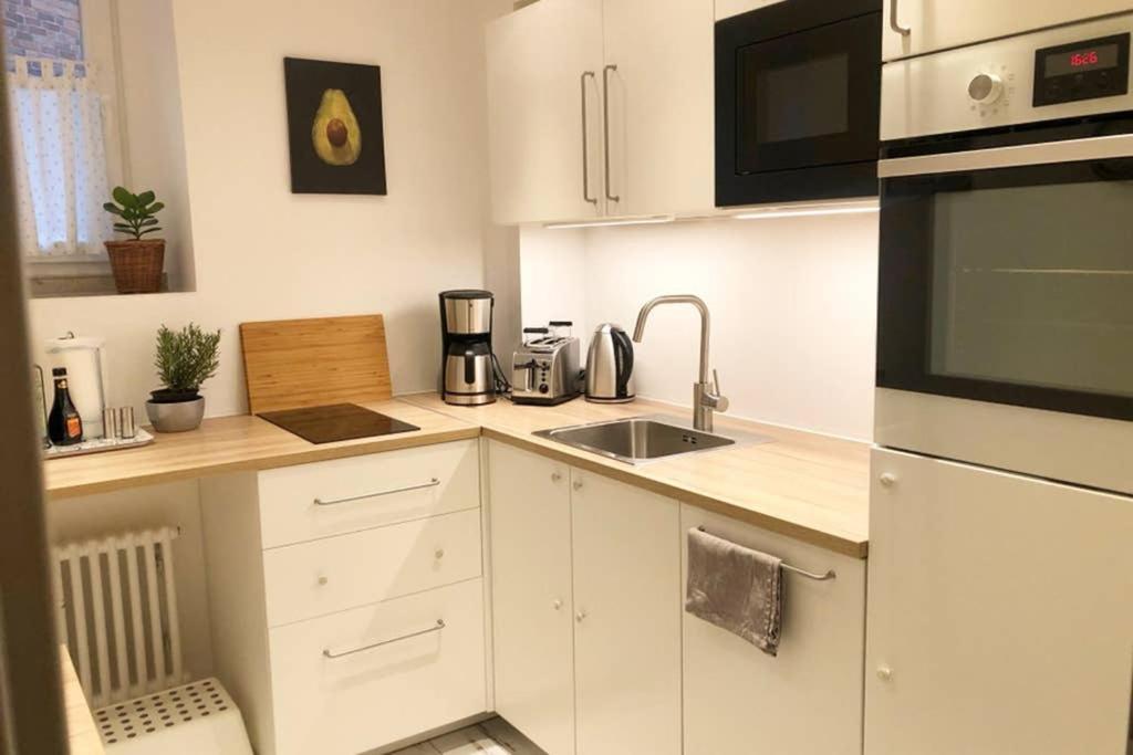 Gemuetliche Sanierte 1 Zimmer Wohnung Mit Privatem Parkplatz Im Zentrum Kiel Ngoại thất bức ảnh