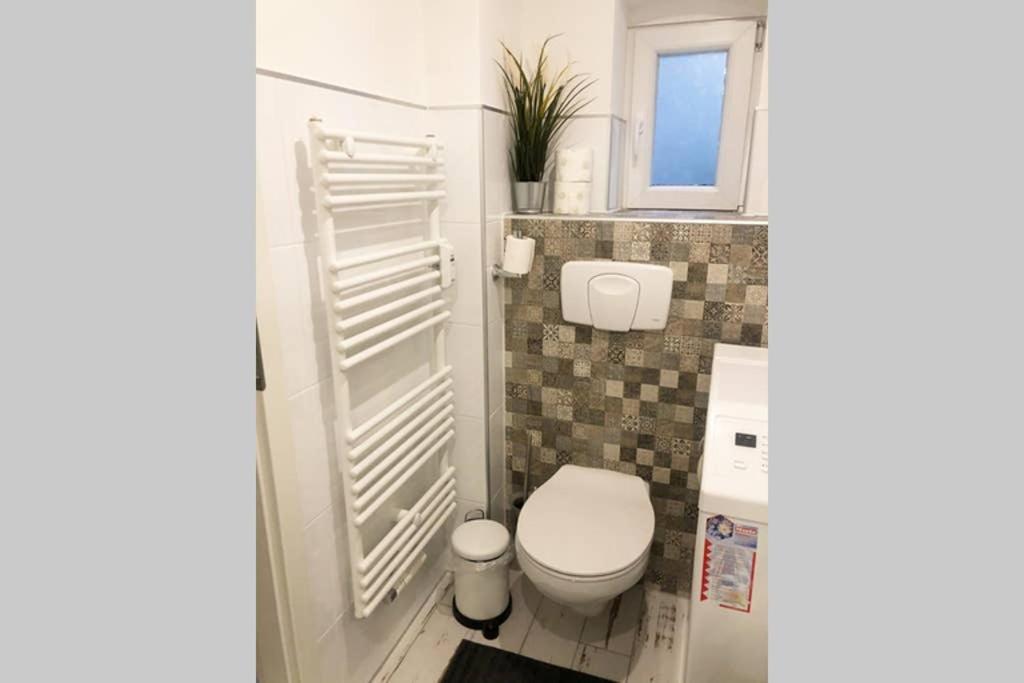 Gemuetliche Sanierte 1 Zimmer Wohnung Mit Privatem Parkplatz Im Zentrum Kiel Ngoại thất bức ảnh