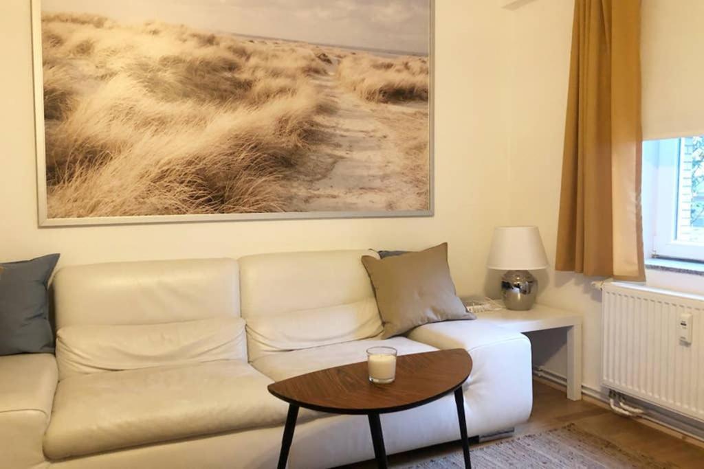 Gemuetliche Sanierte 1 Zimmer Wohnung Mit Privatem Parkplatz Im Zentrum Kiel Ngoại thất bức ảnh