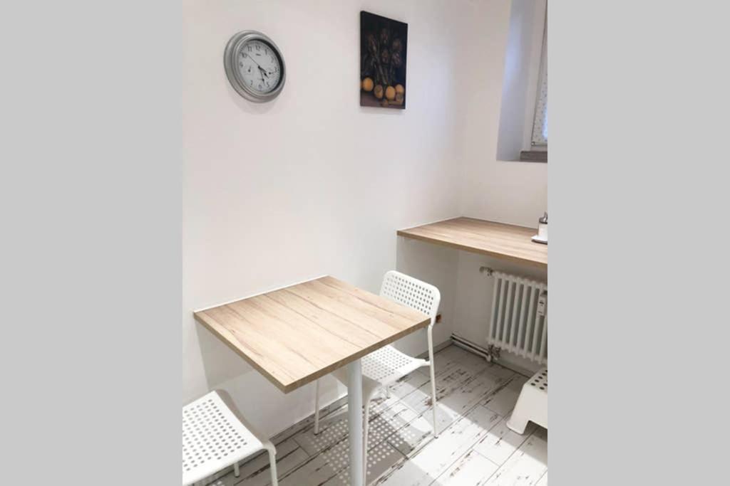 Gemuetliche Sanierte 1 Zimmer Wohnung Mit Privatem Parkplatz Im Zentrum Kiel Ngoại thất bức ảnh