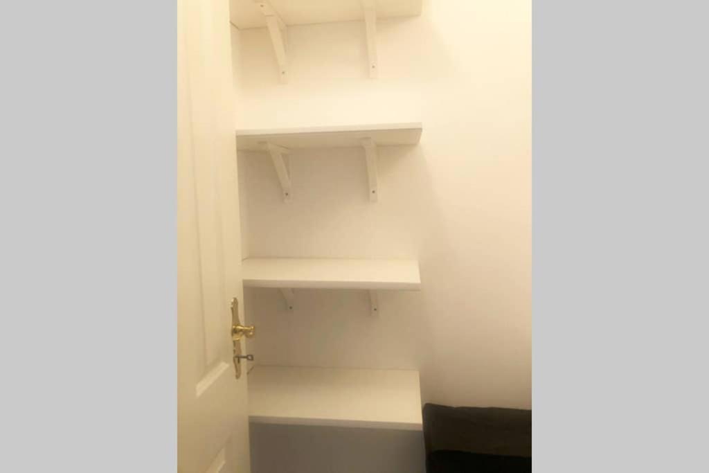 Gemuetliche Sanierte 1 Zimmer Wohnung Mit Privatem Parkplatz Im Zentrum Kiel Ngoại thất bức ảnh